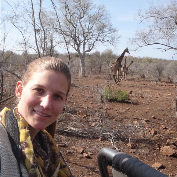 Meet your Posher, Ivy - Picture 3 of 5